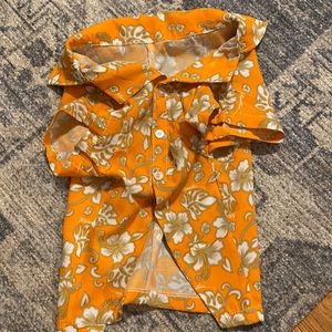 NWOT Sz small pet Hawaiian shirt with Velcro closure!